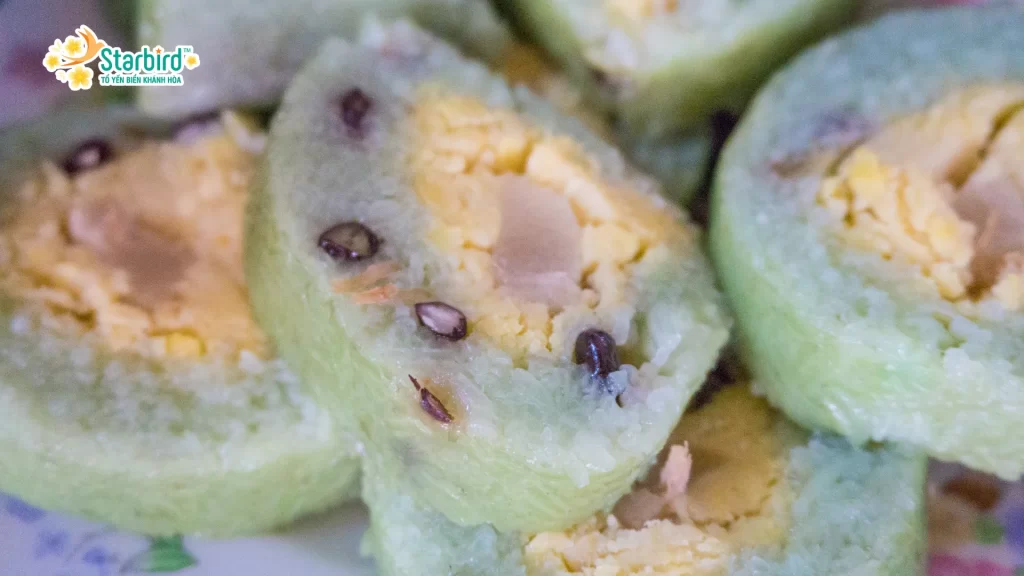 Bánh chưng, bánh tét - Mâm cúng tất niên 2025