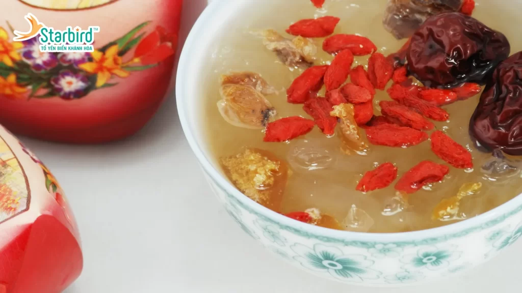 Yến Chưng Táo Đỏ và Hạt Sen – Món Ăn Từ Yến Chưng Không Đường Giúp An Thần, Ngủ Ngon